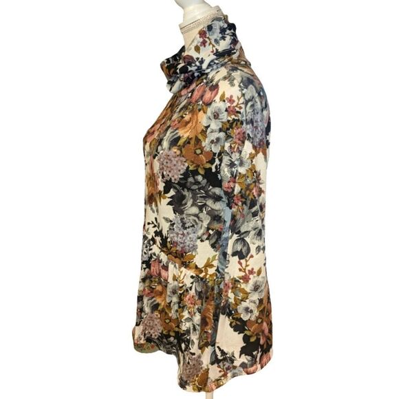 š¤©āAva James floralĀ print top size medium š¤©ā2ā forā$20 - Picture 2 of 5